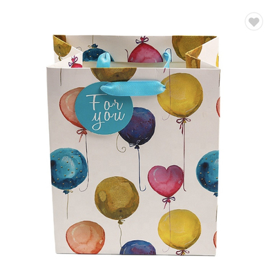 ถุงช้อปปิ้งกระดาษขนาด 25x15x35 ซม. ที่กำหนดเองพร้อมที่จับ Ballon Patterns สีสันสดใส